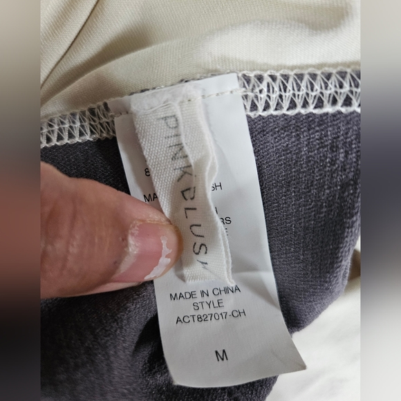 3 for $15 Pink Blush Maternity Capri Leggings M - Picture 3 of 5